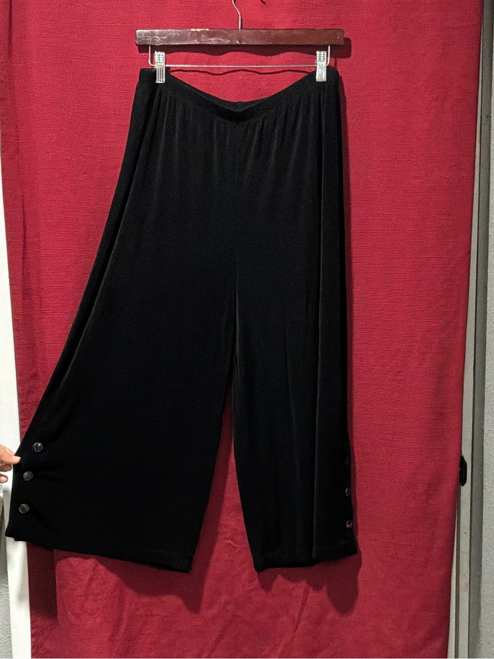Chico's Black Wide-Leg Pull-On long knee shorts  with Hem Buttons sz 3.